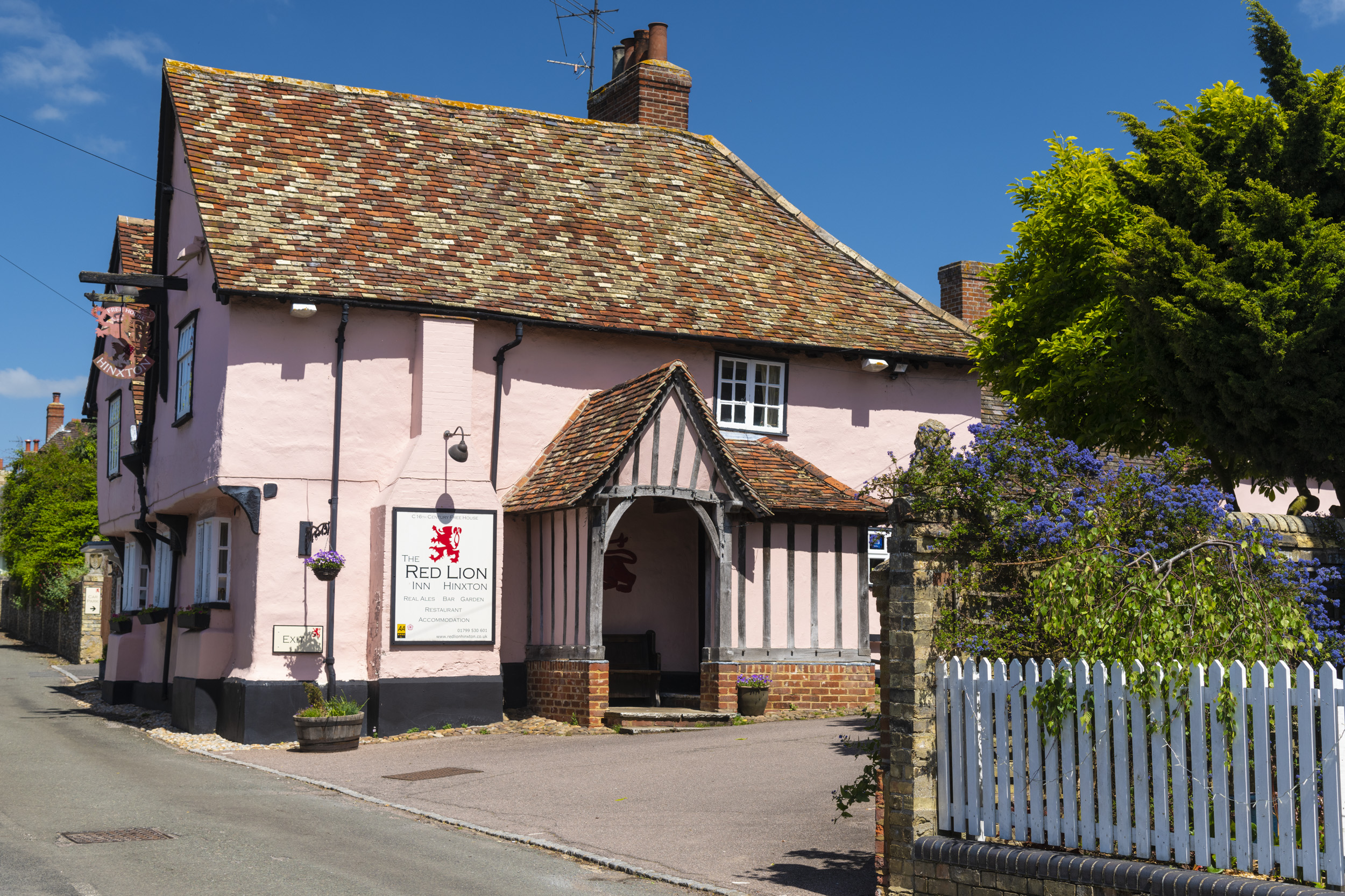 Red Lion Hinxton, exterior