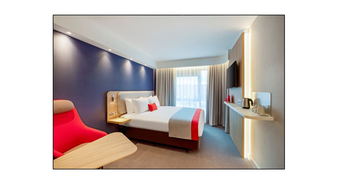 Holiday Inn Cambourne - bedroom 1
