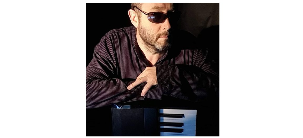 New Year's Eve Live: Pop up Piano with Ansell Phillips